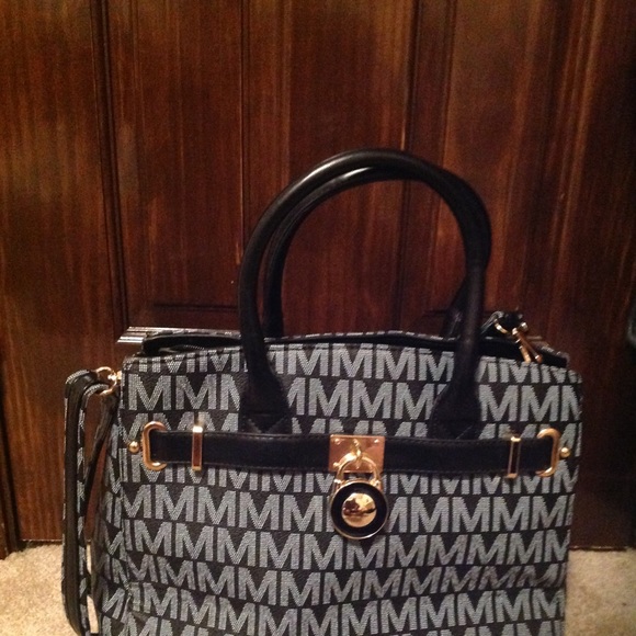 Large purse - Picture 1 of 3